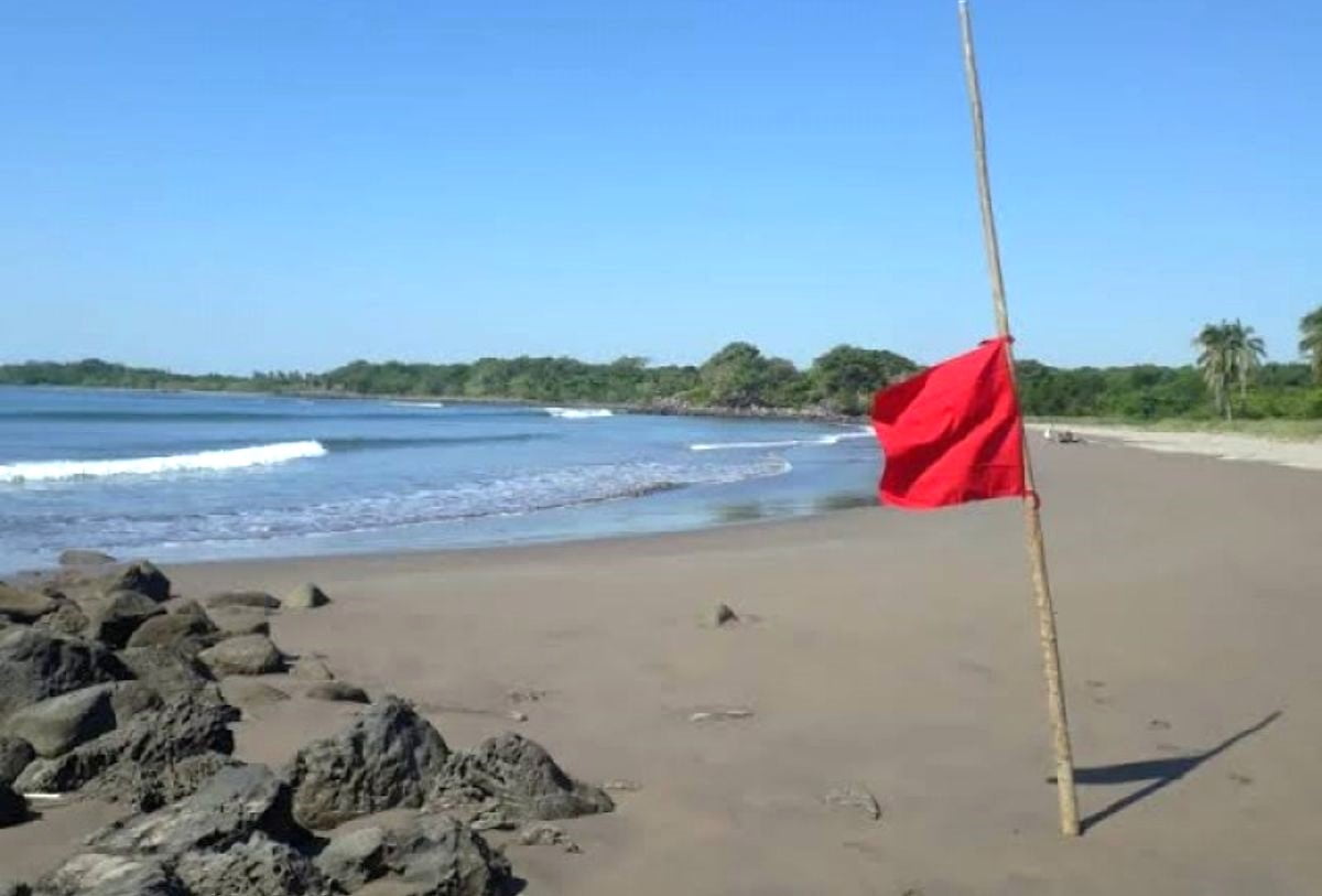 Bandera roja en playas de Nayarit