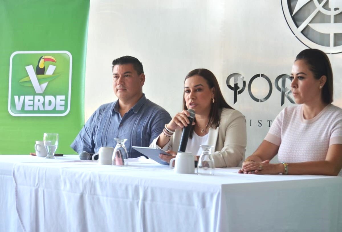 Magaly Fregoso en Rueda de prensa