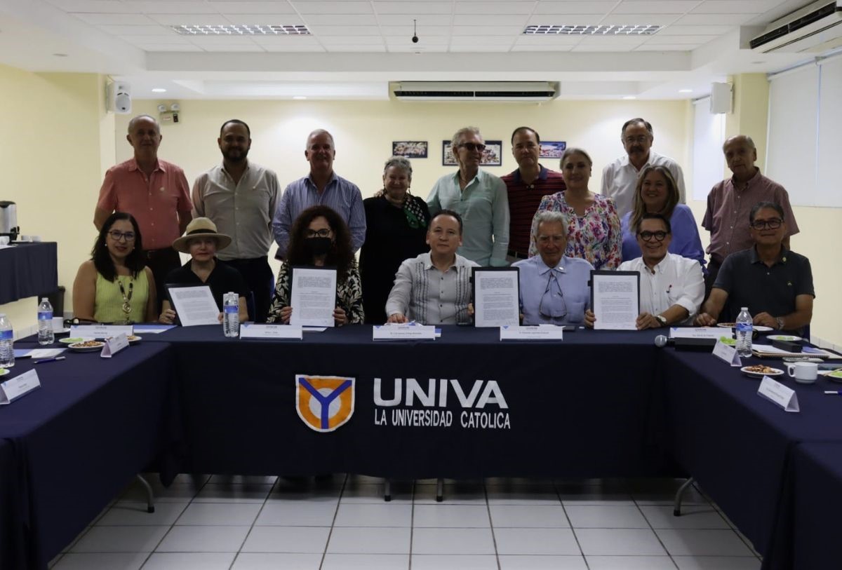 Integrantes de la firma del convenio Univa-Ampi