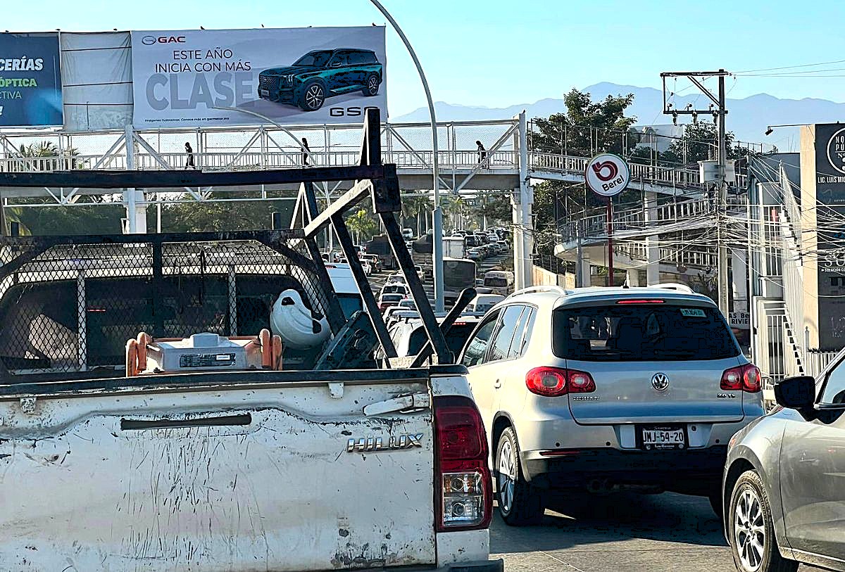 Tráfico vehicular con ingreso a Puerto Vallarta