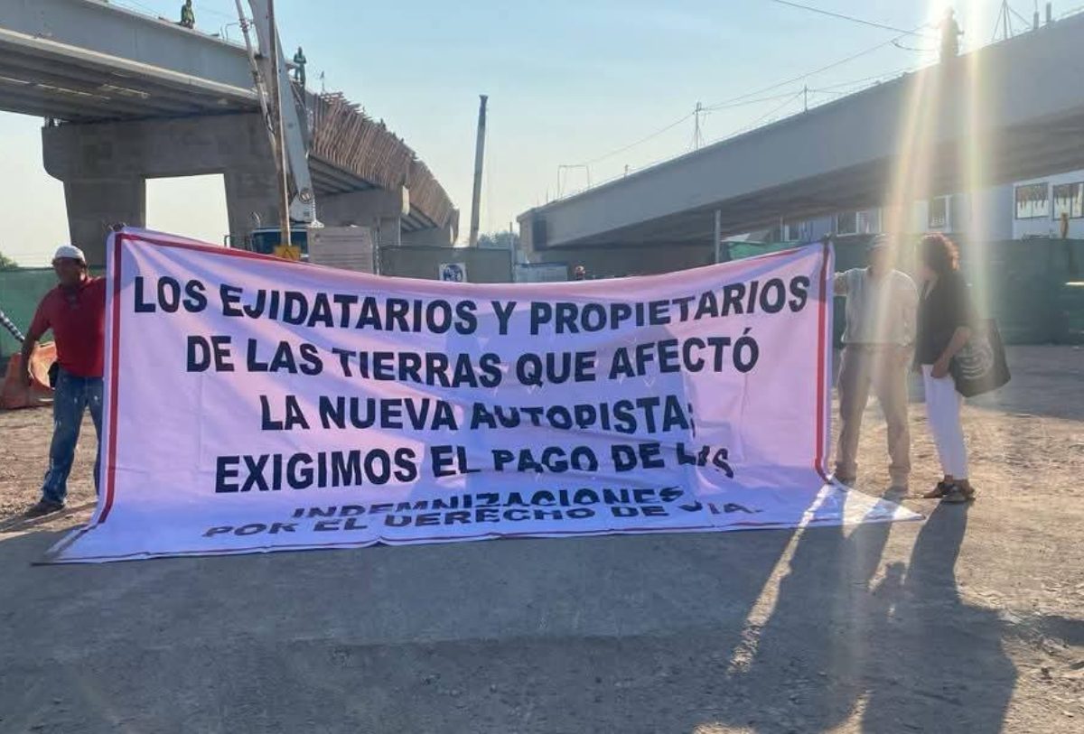 bloqueo vial en autopista