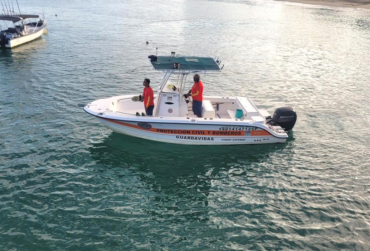 Guardavidas buscan a joven ahogado en Puerto Vallarta