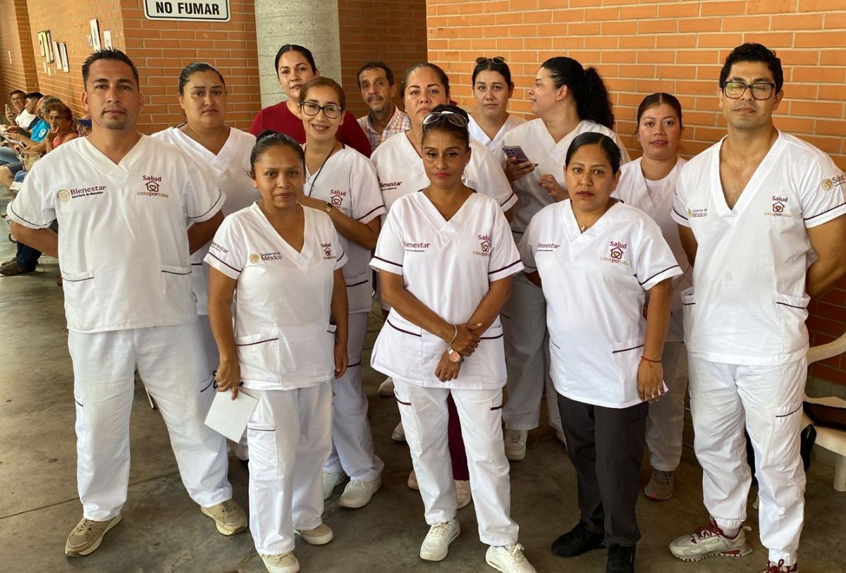 Empleados del programa "Salud Casa por Casa" en Puerto Vallarta
