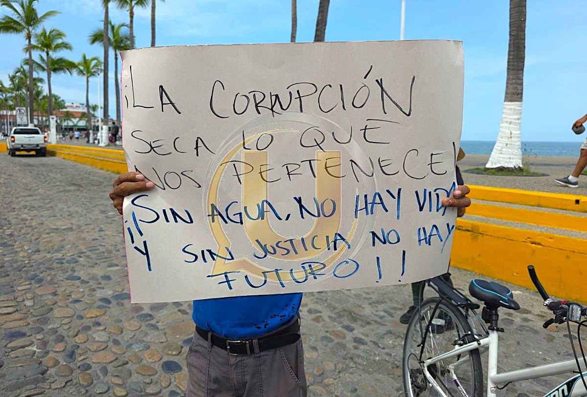 Vecinos inconformes por falta de agua en Puerto Vallarta