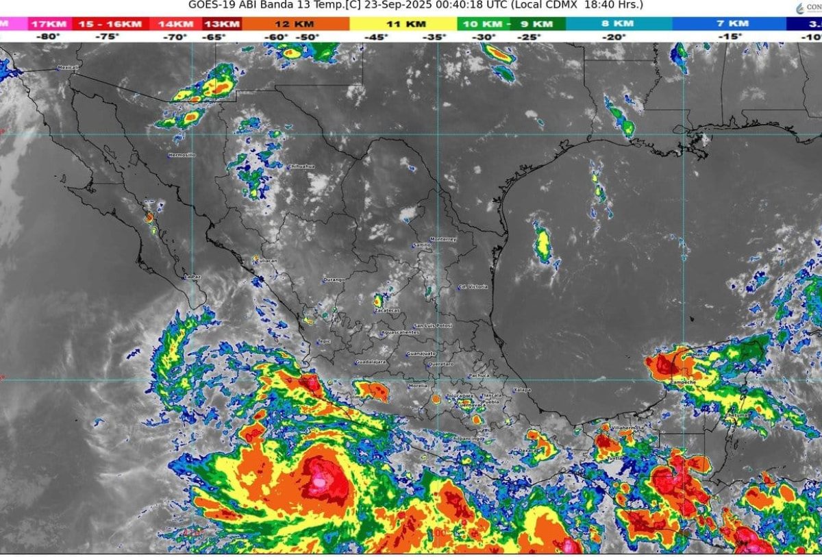 formación de huracan en aguas del pacífico