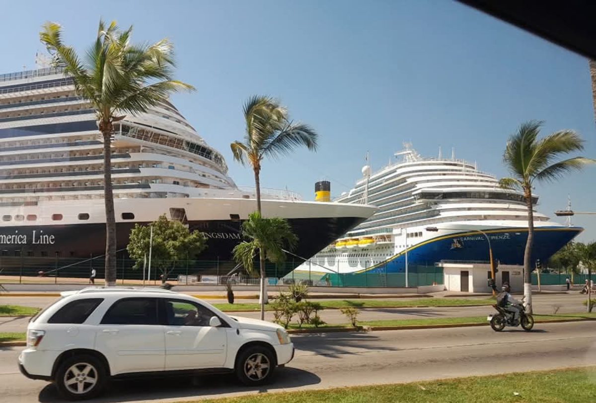 LLEGAN 3 CRUCEROS A PUERTO VALLARTA