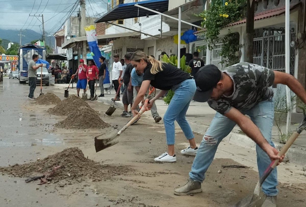 limpieza tras lluvias fuertes e puerto vallarta