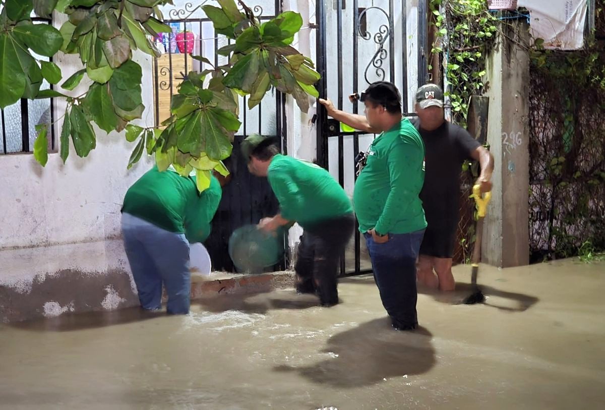 Viviendas inundadas en Puerto Vallarta