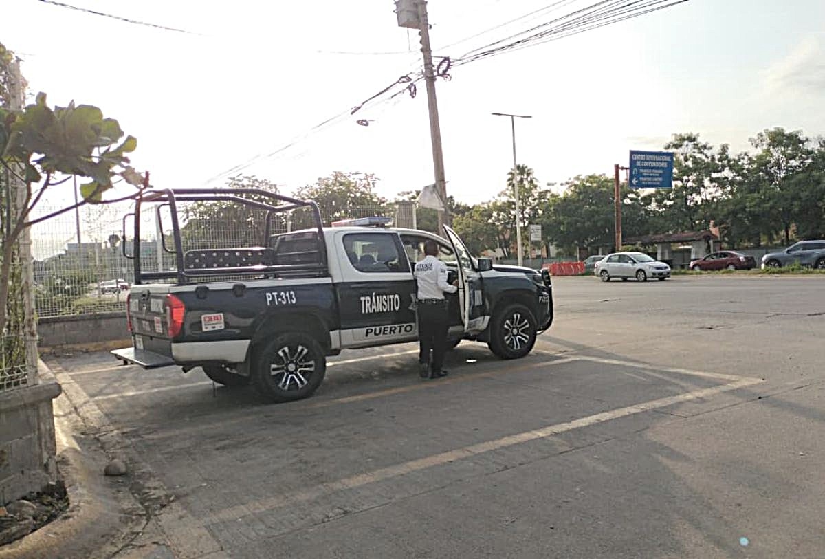 Patrulla de vialidad en la carretera 200 de Puerto Vallarta