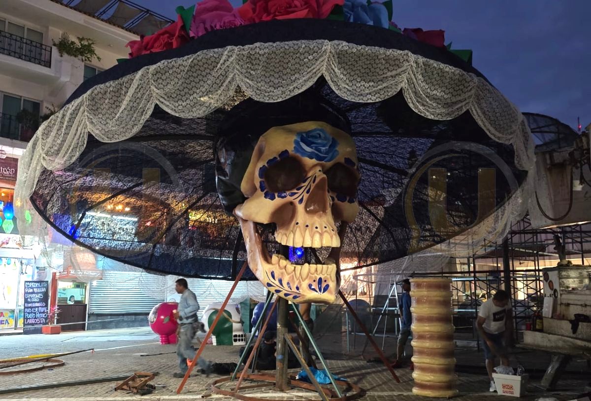 Monumental Catrina en el malecón de Puerto Vallarta