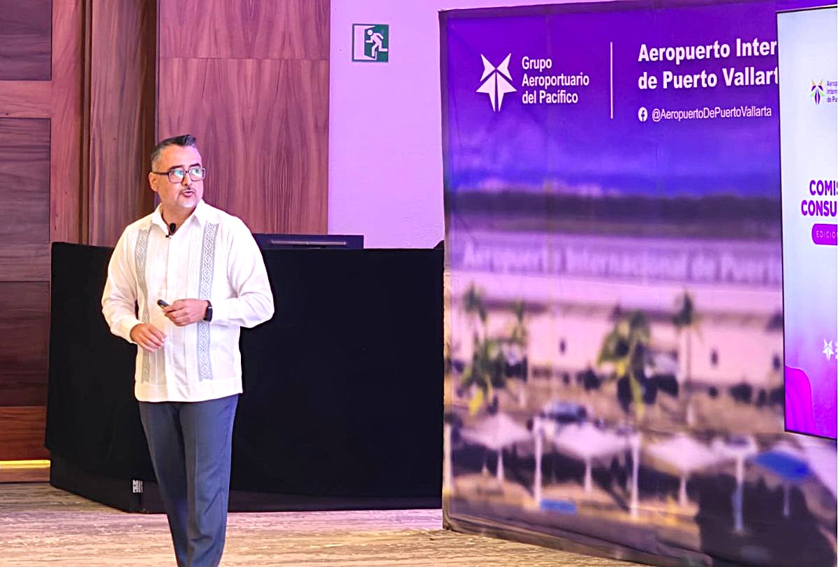 Administrador del Aeropuerto Internacional de Puerto Vallarta, Omar Gildardo Torres Grajeda.
