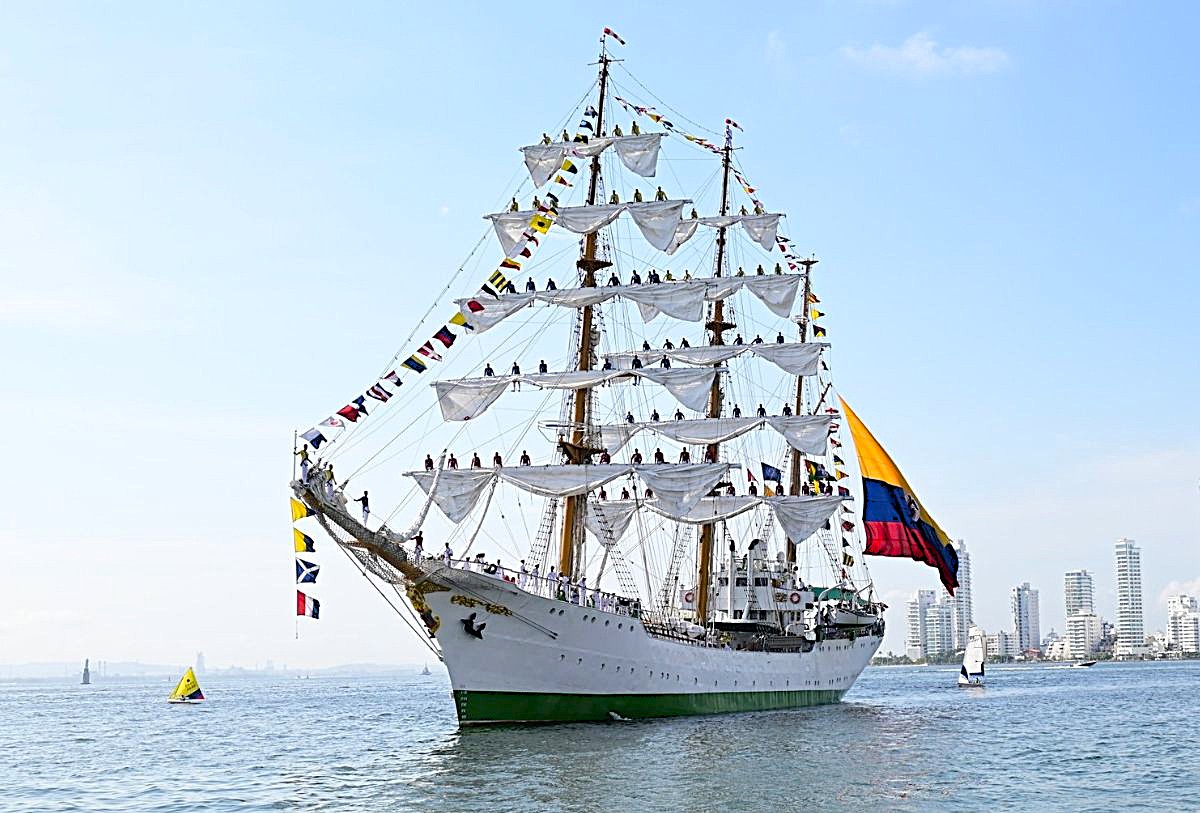 Buque Escuela ARC “Gloria”de Colombia en Puerto Vallarta