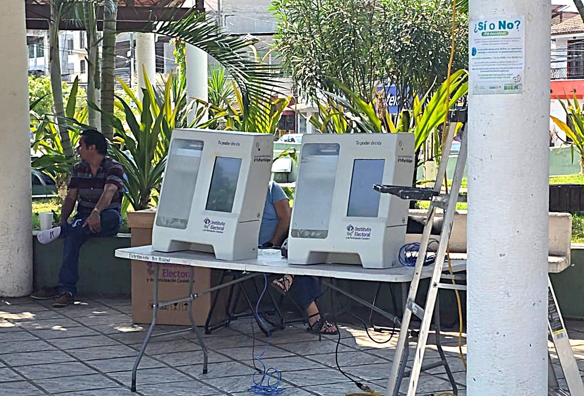 Plaza El Pitillal con urnas para consulta sobre abrirl o no el malecón de Vallarta