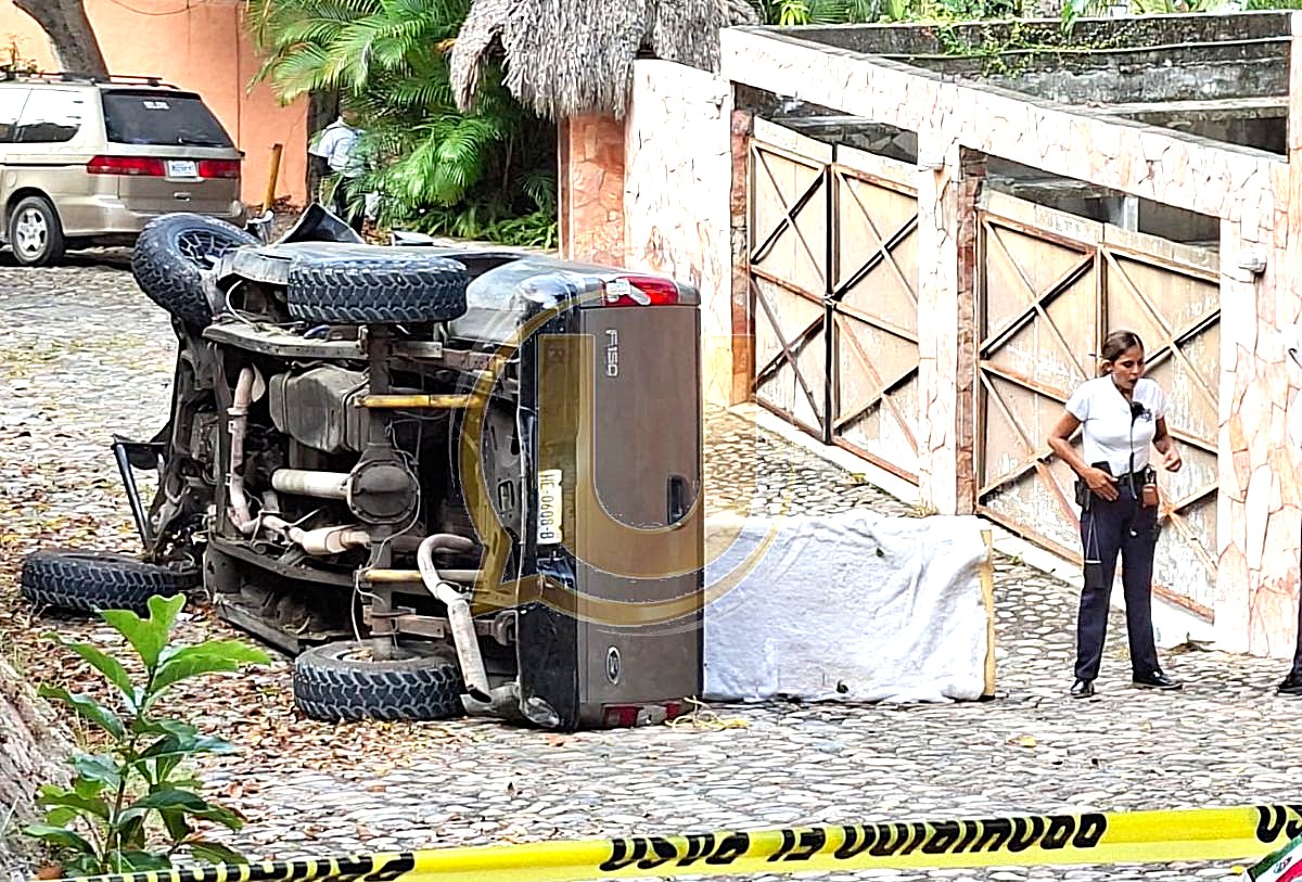 Volcadura deja occiso en la carretera 200 sur de Vallarta