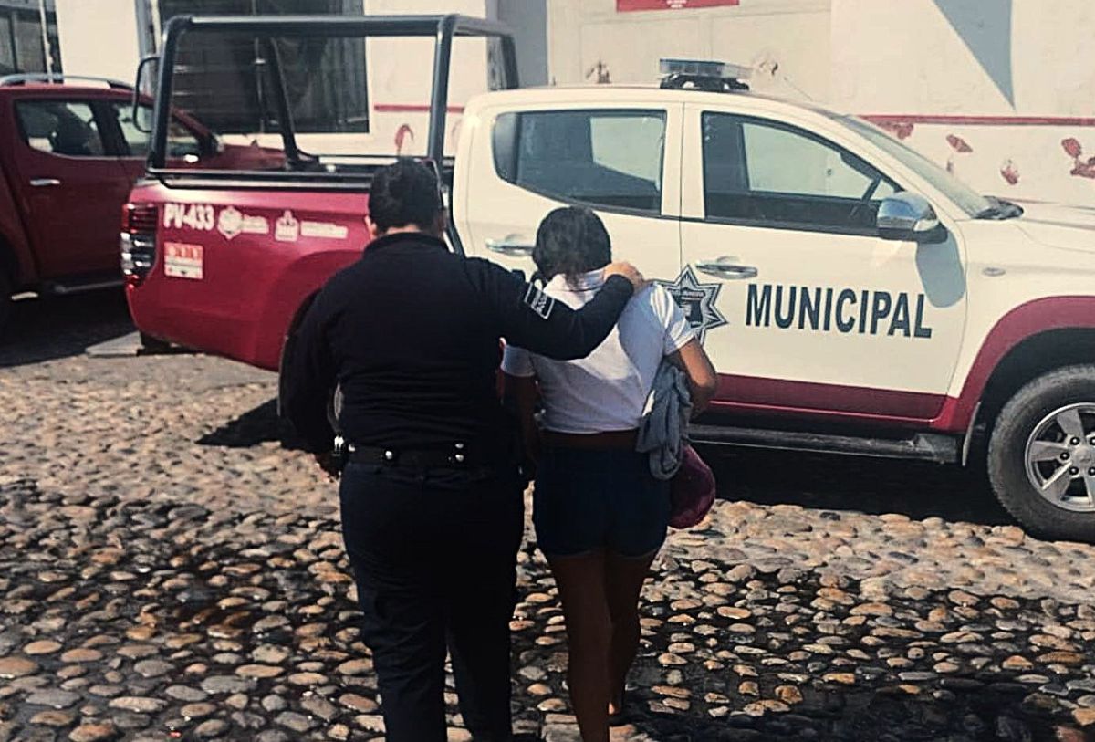 Policía de Vallarta atiende a mujer por violencia
