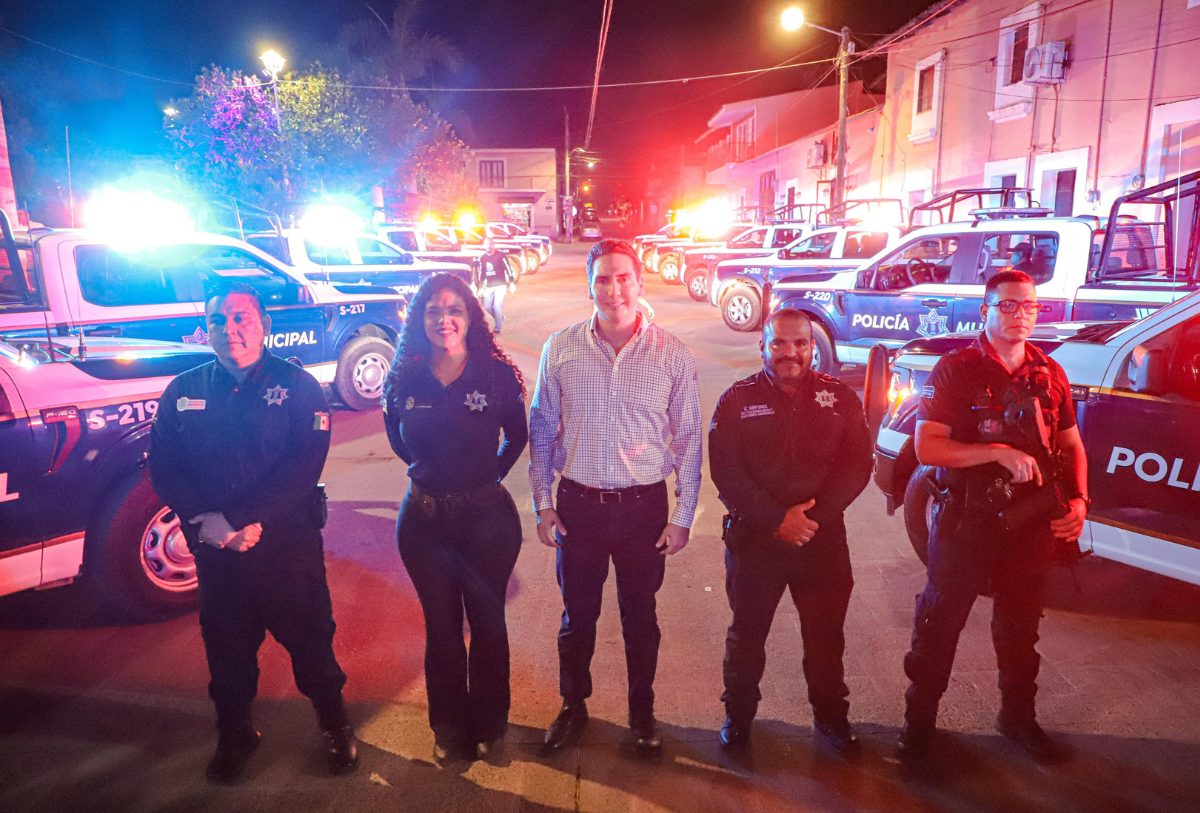 hertor santana y elementos de la policia municipal