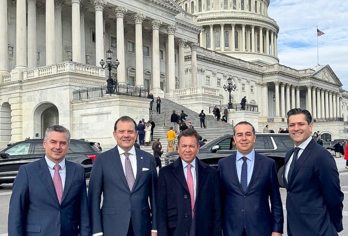 pablo lemus con personal del gobiero de EEUU