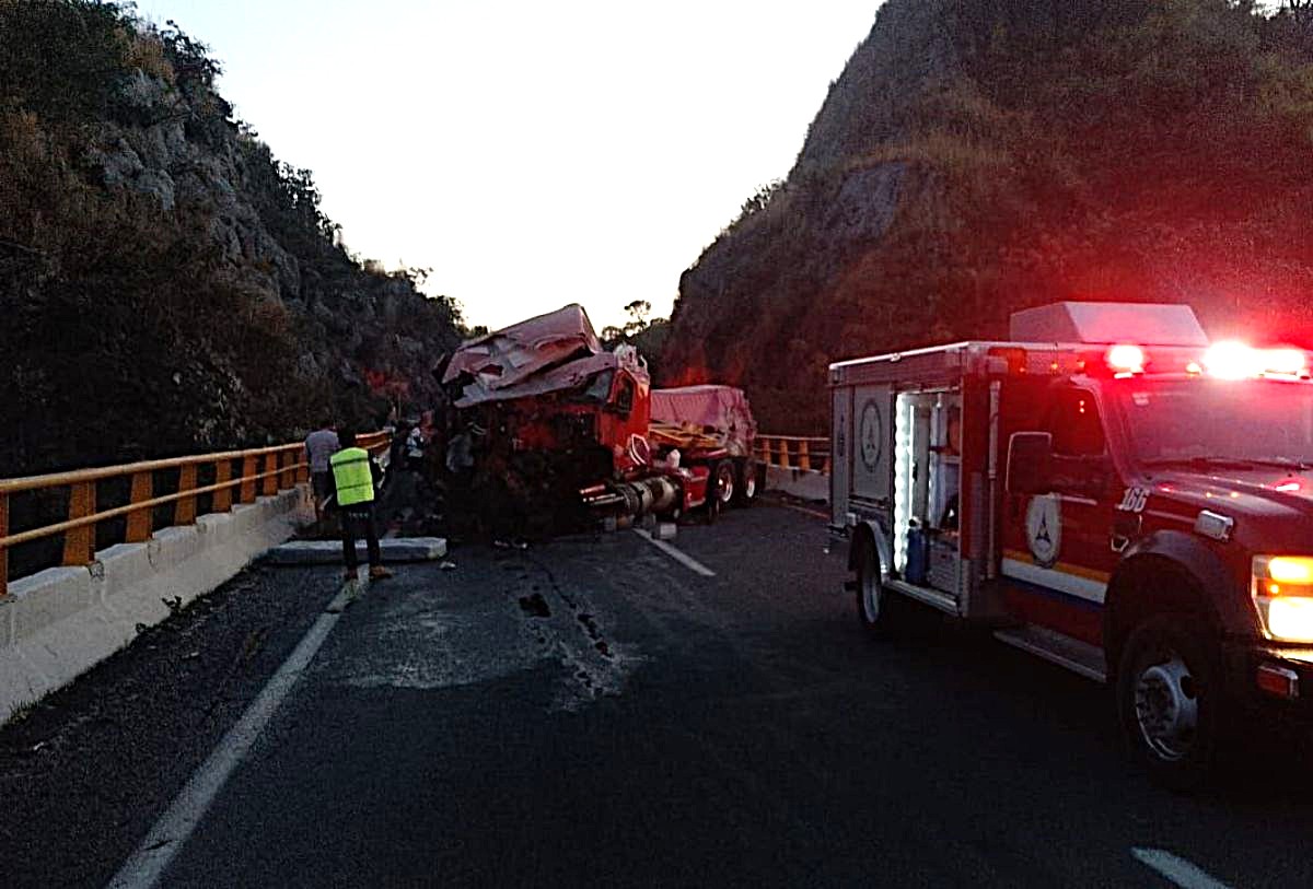 Persona sin vida tras accidente en autopista Colima-Guadalajara