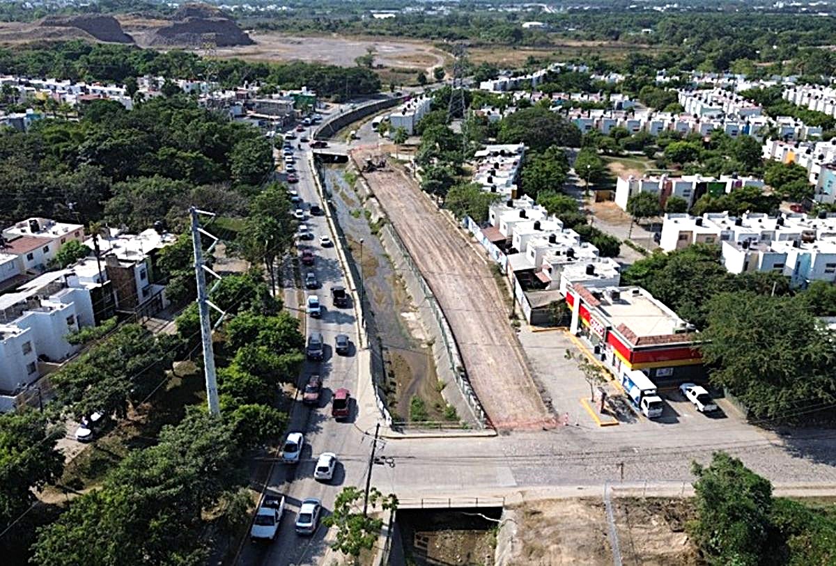 Avenida México y Avenida UDG en crucero de Ixtapa, Puerto Vallarta