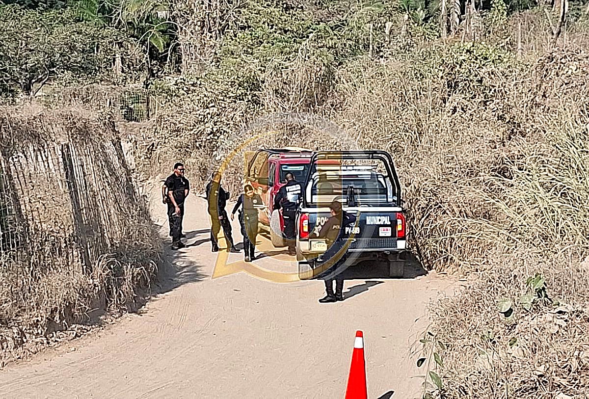 Policía de Puerto Vallarta atiende reporte del cuerpo de un hombre
