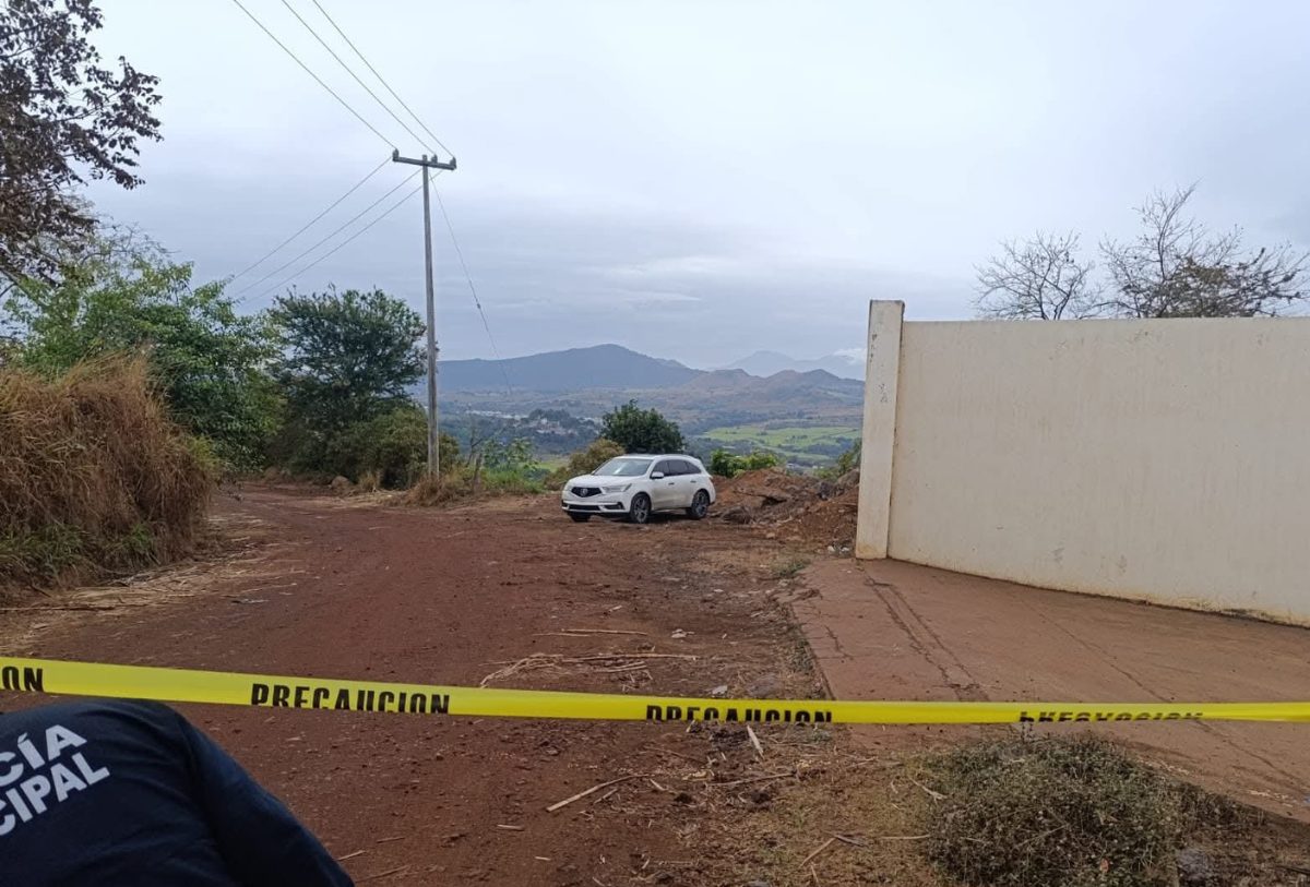 calle cerrada por oficiales