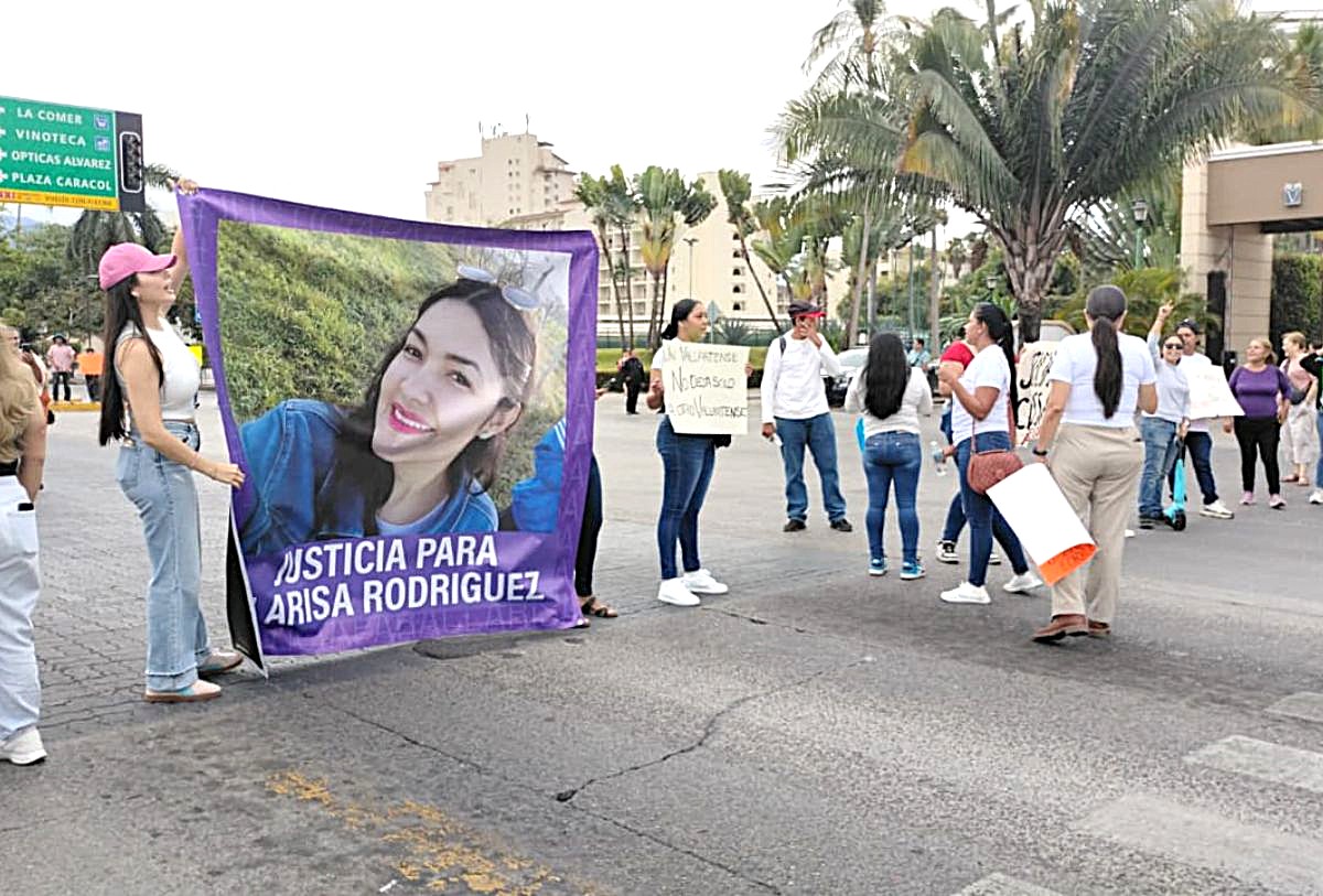 Cierre vehicular a favor de Clarisa, mujer grave de salud tras choque