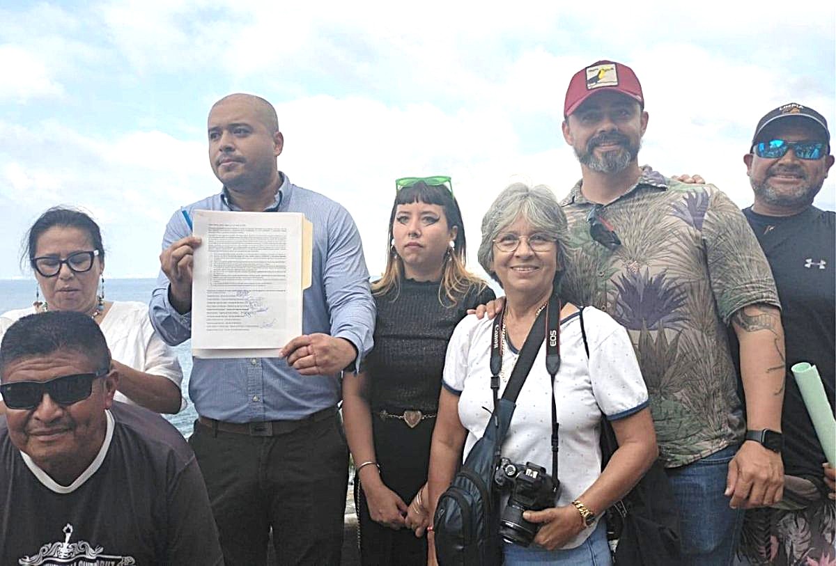 Autoridades y ciudadanos firman acuerdo por los Arcos de Mismaloya