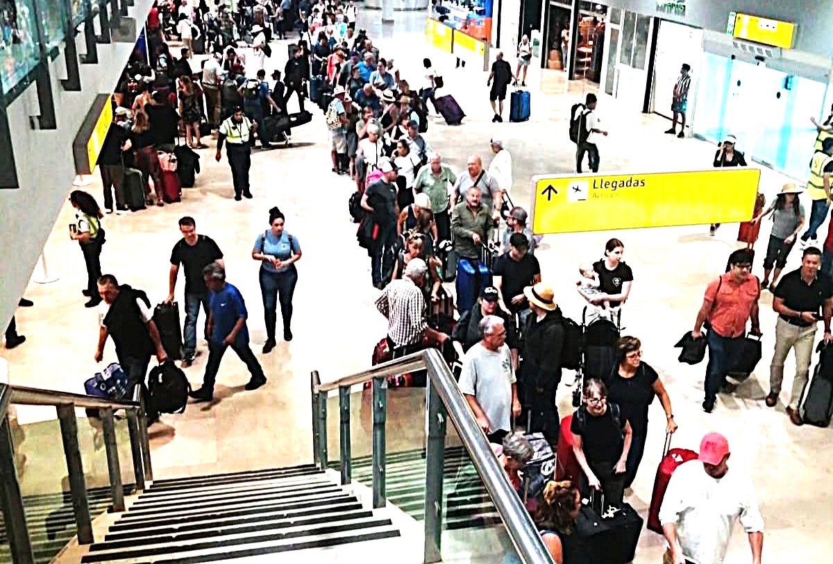 Pasajeros en el aeropuerto de Puerto Vallarta