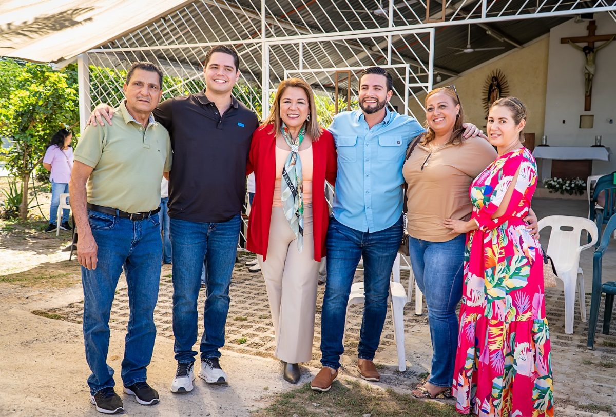 Luis Munguía con compañía