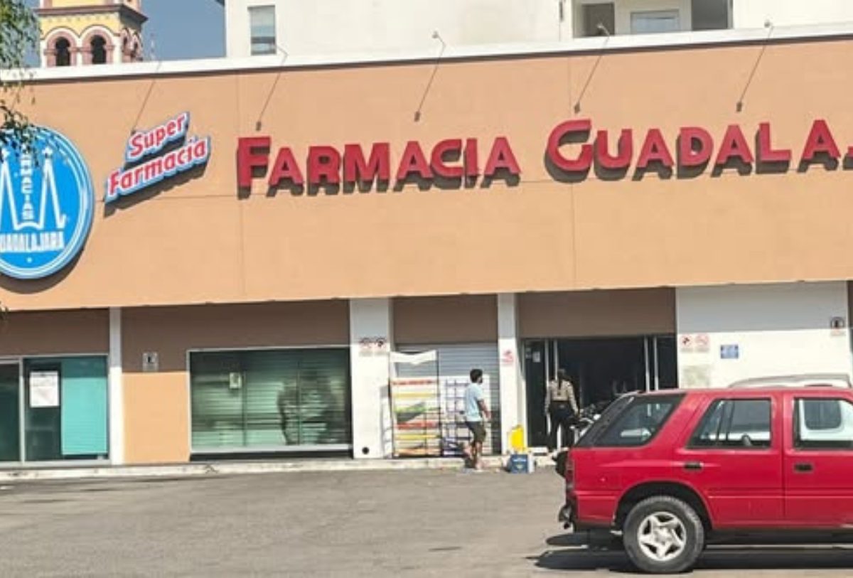 fermacia siendo saqueada