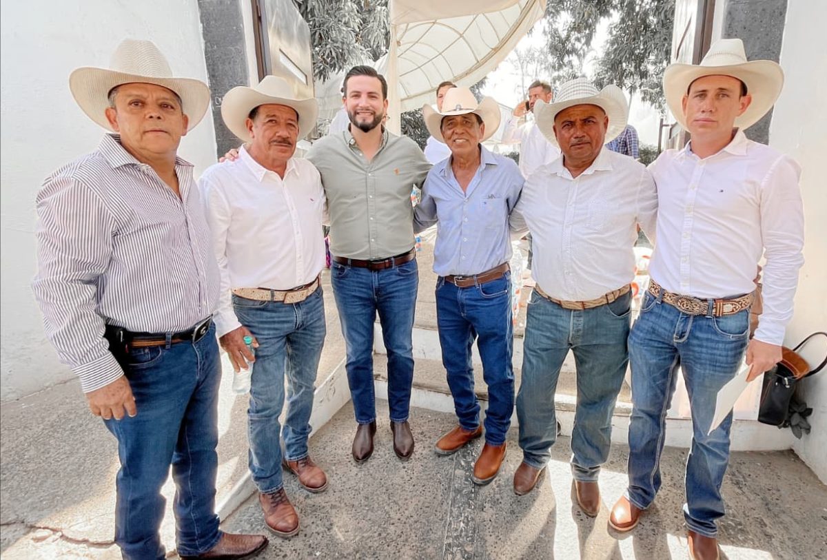 PERSONAL EL GOBIERNO JUNTO A LUIS MUNGUÍA