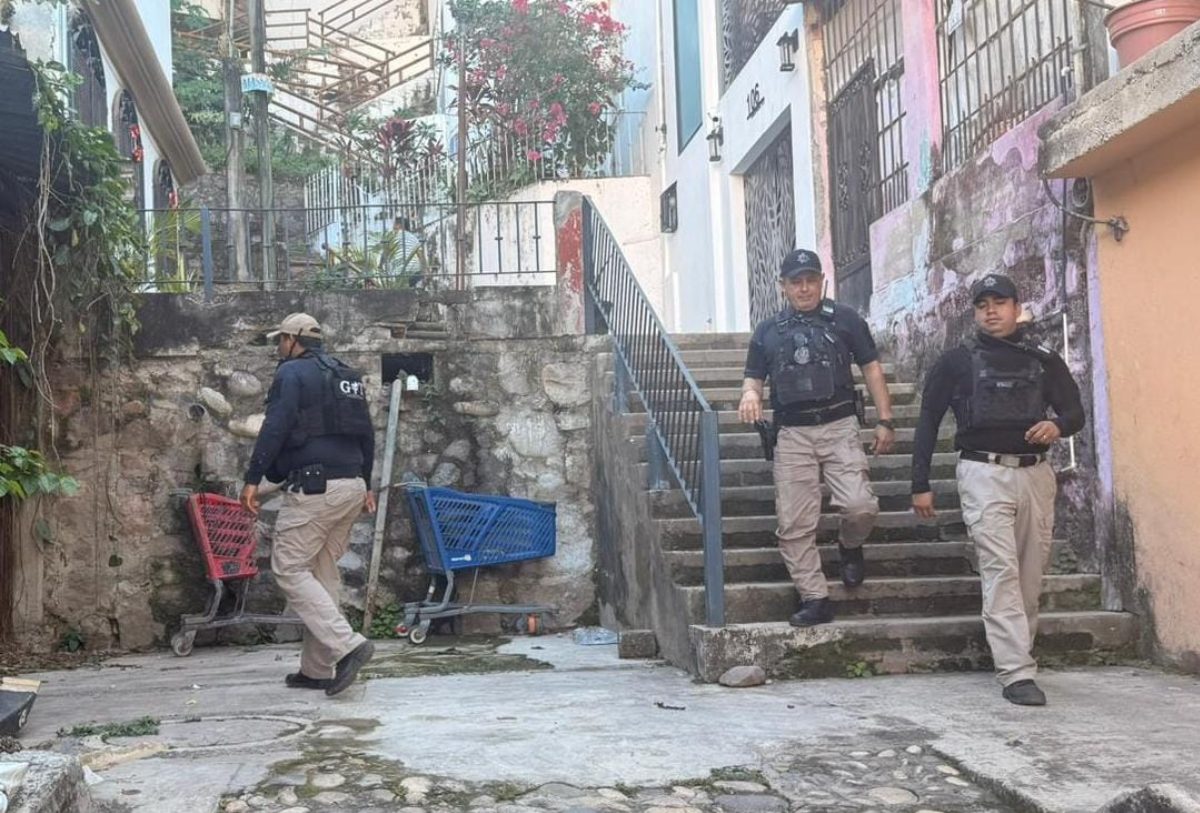 policias vigilando calles