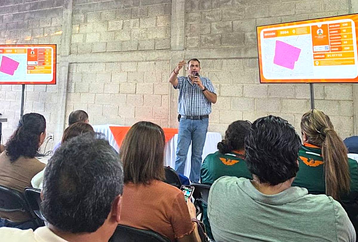 Diego Franco en capacitación de Movimiento Ciudadano