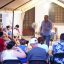 Juan Carlos Castro Almaguer con vecinos de la Cristóbal Colón