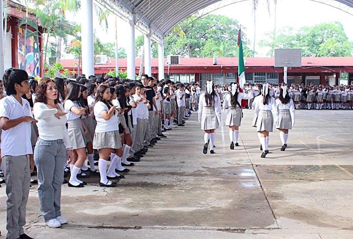 Estudiantes arrancan ciclo escolar 2026-2027