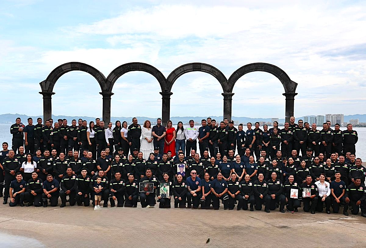 Bomberos de Puerto Vallarta celebran su día