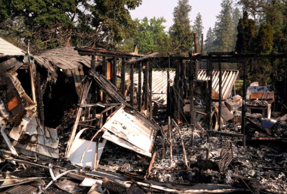 Viviendas calcinadas tras incendios en Whashington