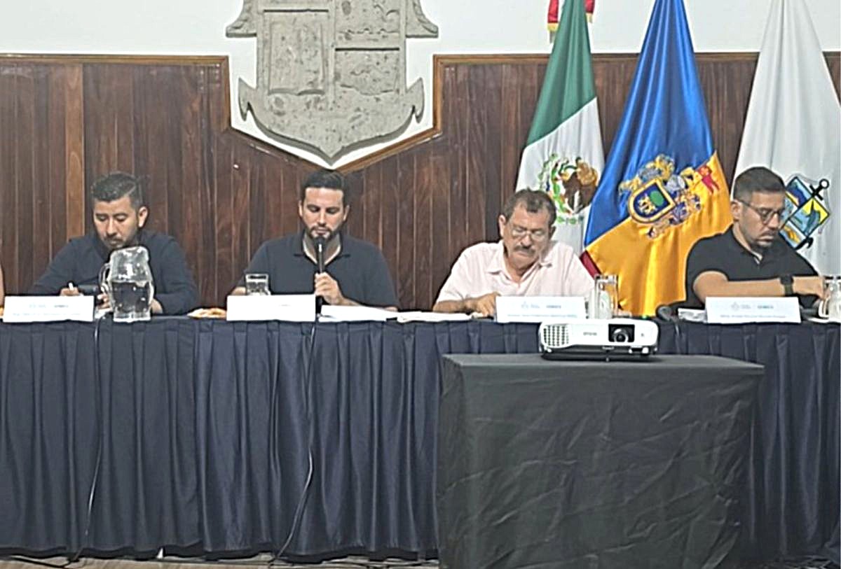 Sesión de Cabildo en Puerto Vallarta