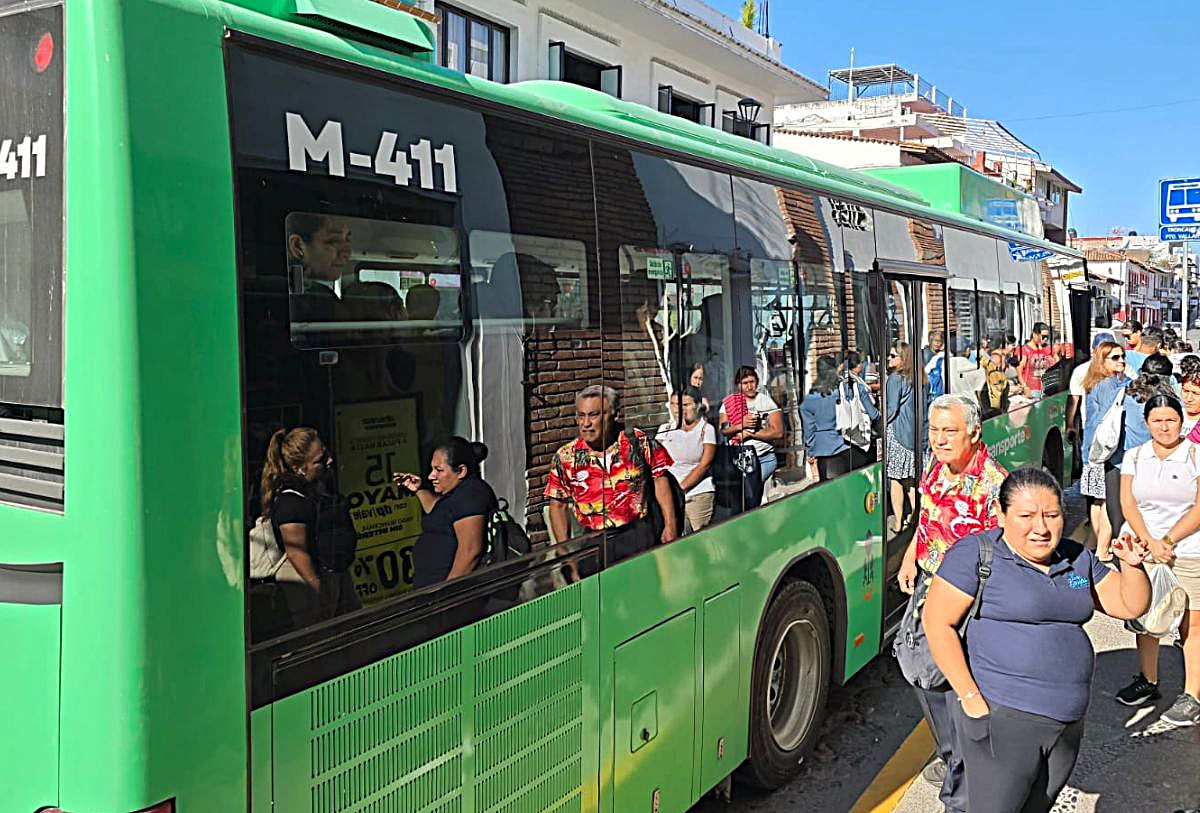 Usuarios del transporte público en Puerto Vallarta