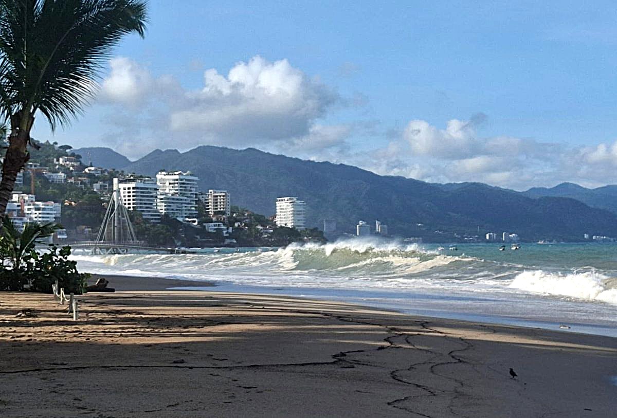 Oleaje alto en Puerto Vallarta
