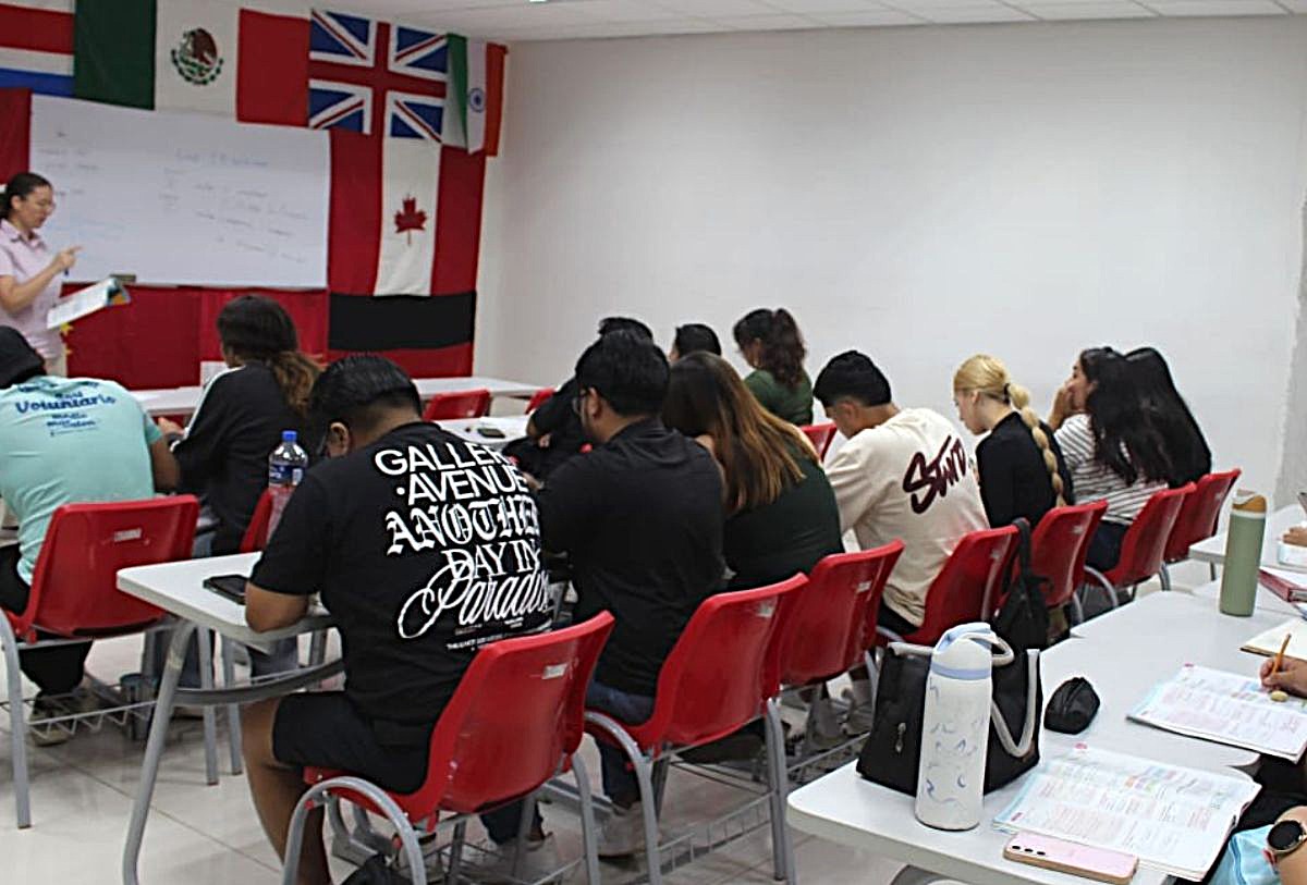 Estudiantes del CUCOSTA