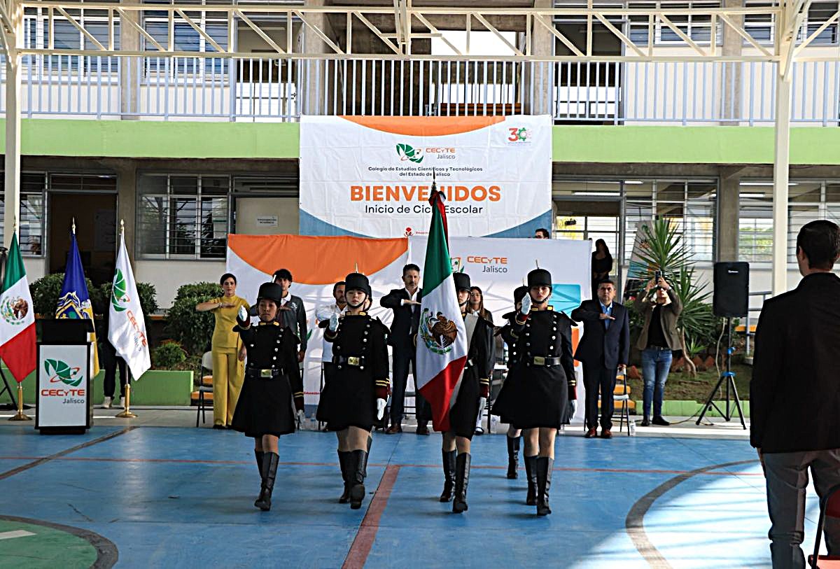Clases en escuelas de Jalisco