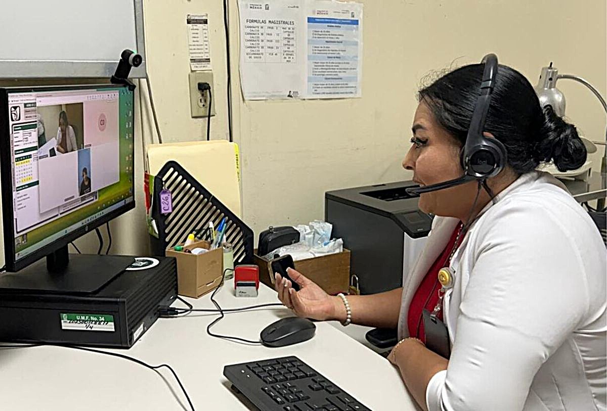 Personal del IMSS Jalisco da consulta virtual