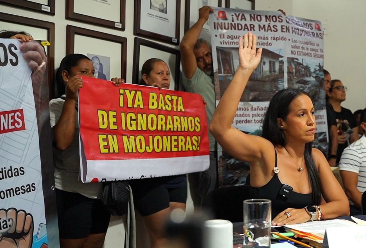 Melissa Madero Plasencia en sesión de cabildo