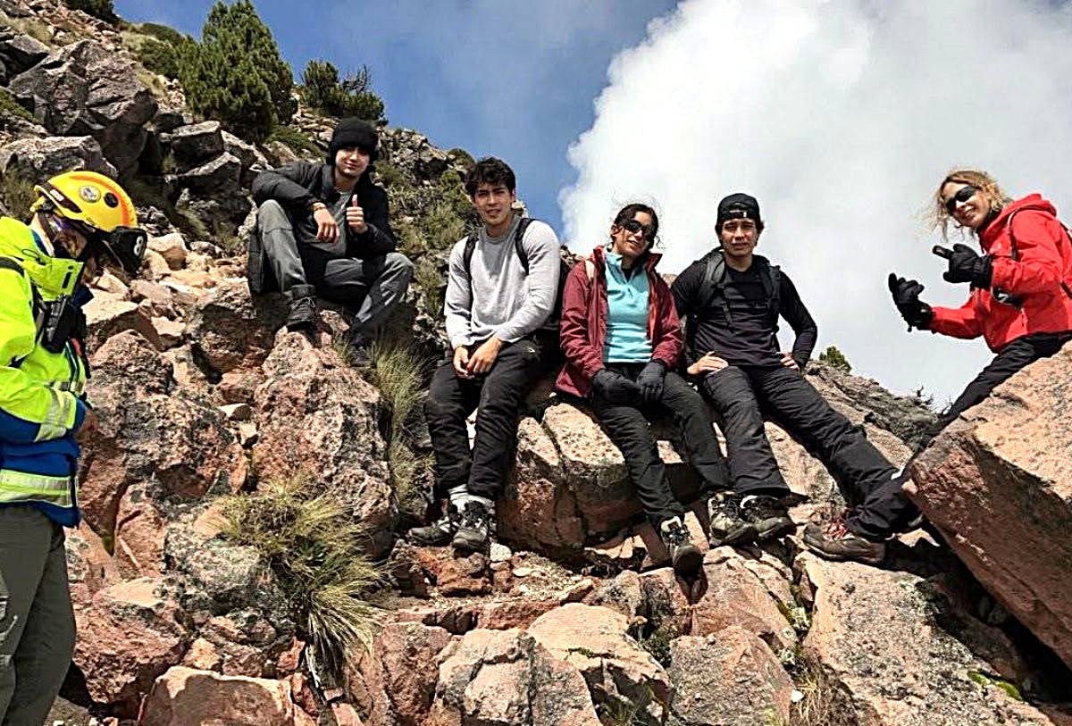 Personas en el Nevado de Colima
