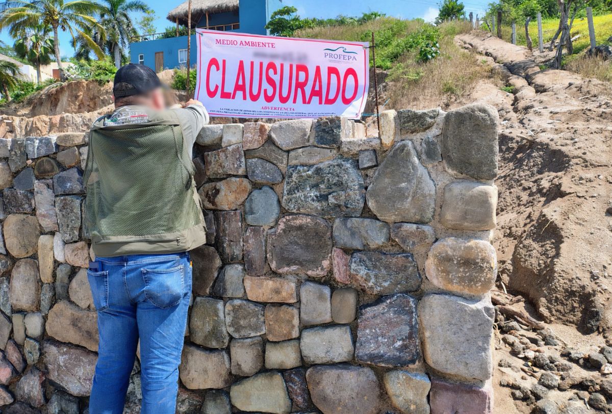 Playa de Sayulita invadida por obra irregular