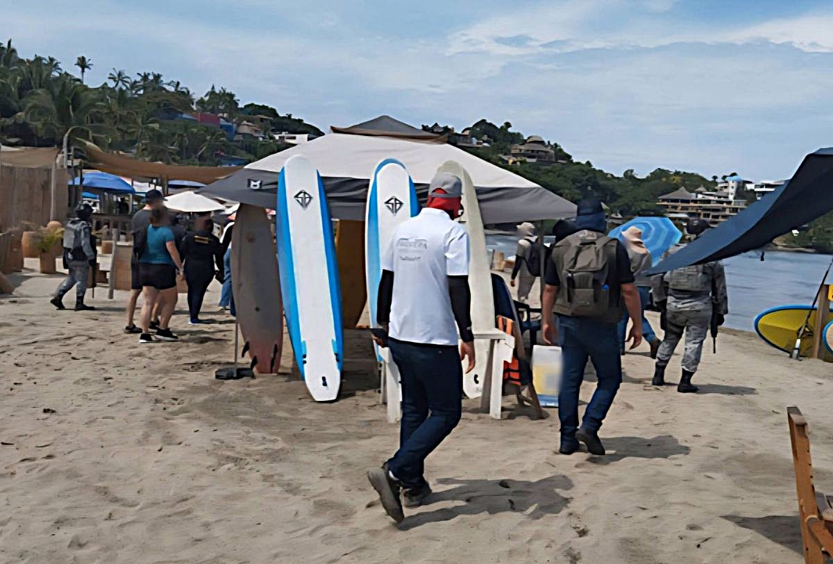 Playa invadida por particulares en Sayulita