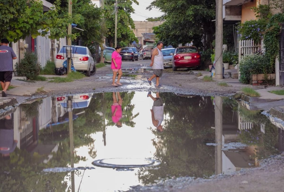 Calle Sardina en mal estado en San Vicente, Nayarit